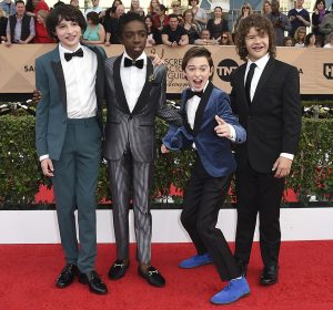 2017 sag awards cast of stranger things teal tuxedo with black bow tie and grey and black tuxedo with black bow tie and blue coat with black pants and black bow tie and black tuxedo with long black tie